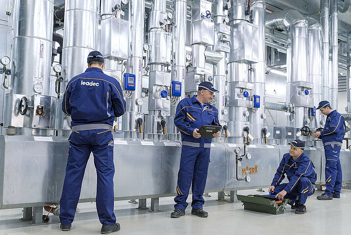 Leadec employees working at a compressor unit.