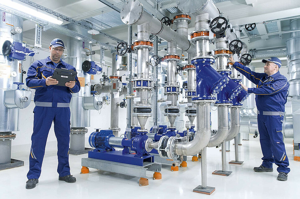 Two Leadec employees in a factory